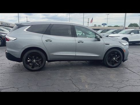 Used 2024 Buick Enclave Essence w/ Experience Buick Package FWD image 9