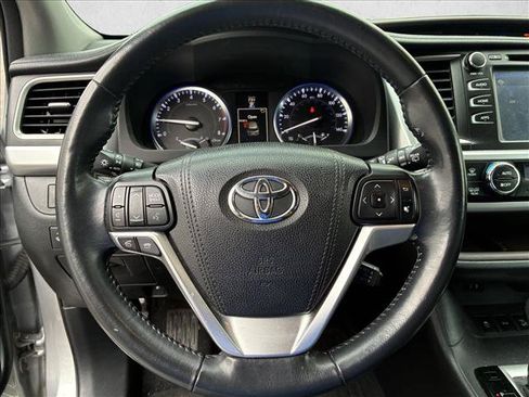 Used 2015 Toyota Highlander XLE AWD/4WD image 13