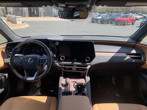 Certified 2025 Lexus RX 350 Premium w/ Accessory Package (Z1) image 30