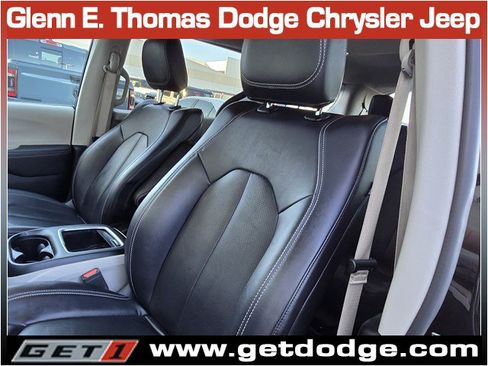 Used 2024 Chrysler Pacifica Select image 22