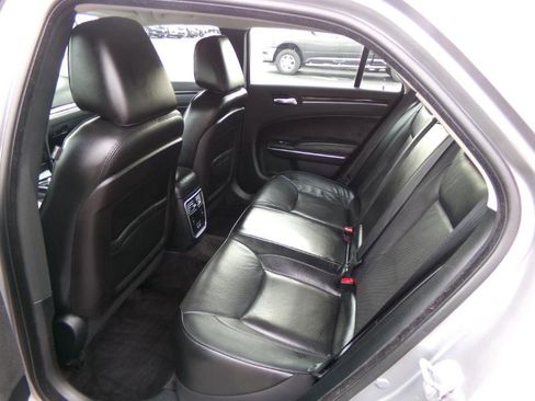 Used 2018 Chrysler 300 Limited image 29