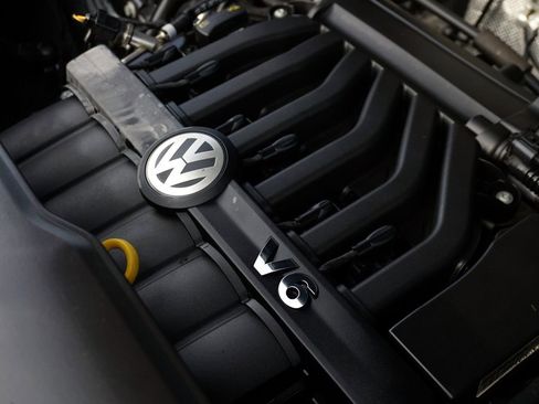 Used 2020 Volkswagen Atlas Cross Sport SE w/ Towing Package image 12