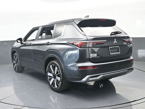 New 2026 Mitsubishi Outlander SE image 4