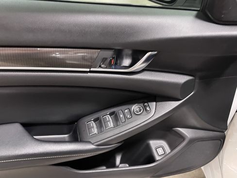 Used 2018 Honda Accord Sport image 17