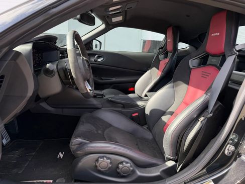 Used 2024 Nissan Z NISMO w/ Floor Mat Package image 9