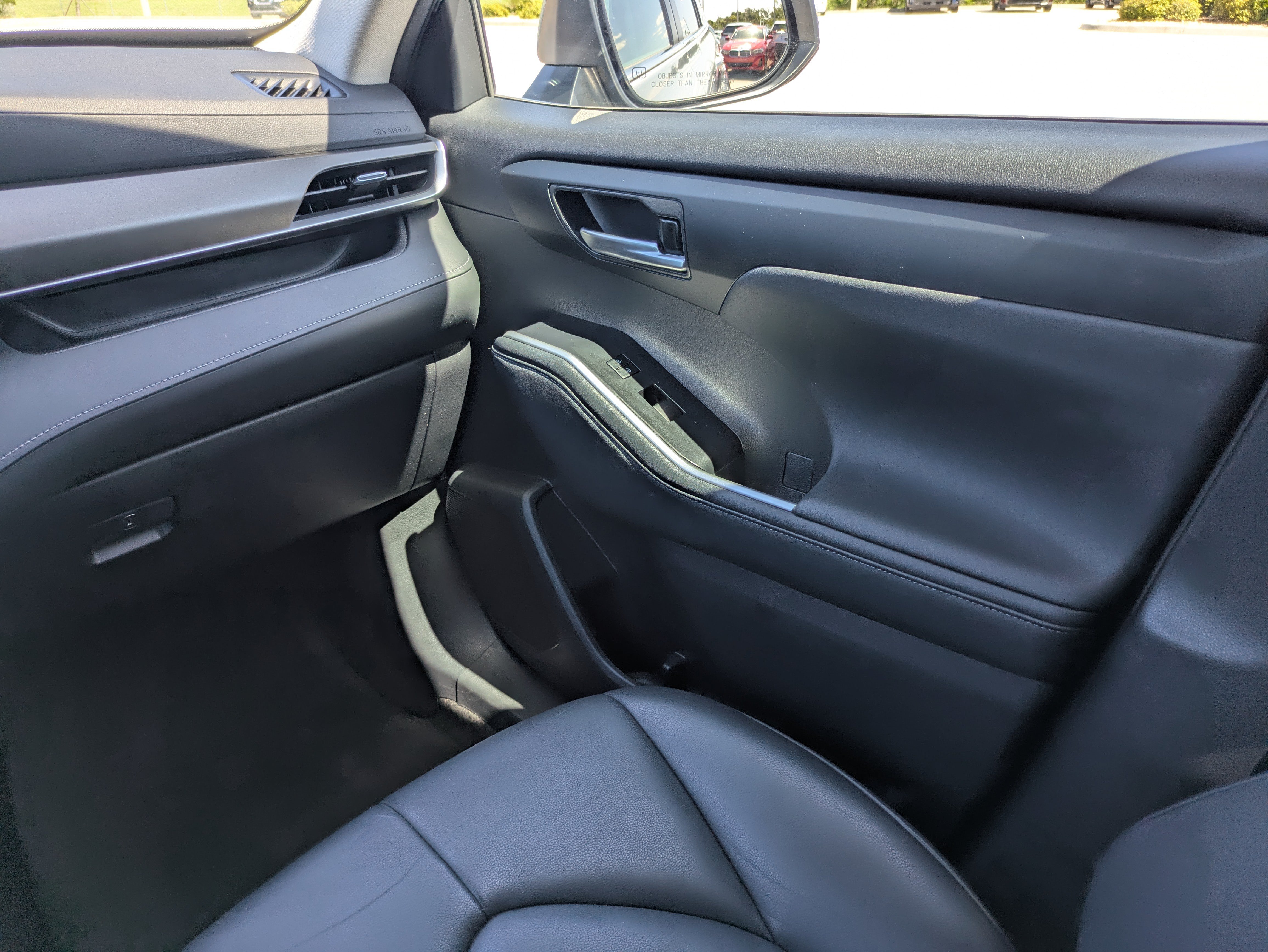 Used 2023 Toyota Highlander XLE FWD image 17