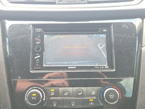 Used 2014 Nissan Rogue S image 30