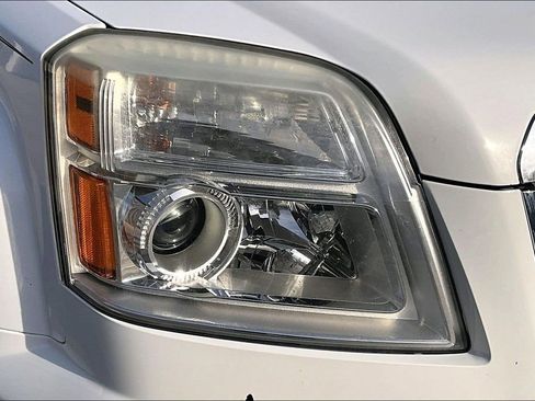 Used 2017 GMC Terrain SLE w/ Technology Package image 28