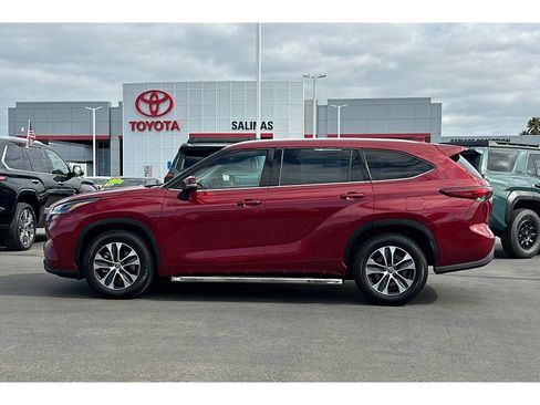 Used 2022 Toyota Highlander XLE FWD image 7