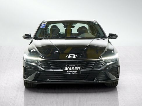 Used 2025 Hyundai Elantra SEL FWD image 8