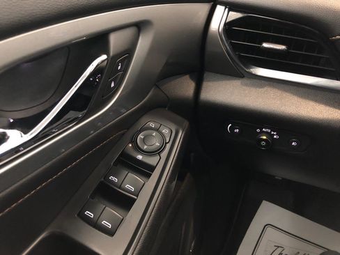 Used 2021 Chevrolet Traverse RS AWD/4WD image 14