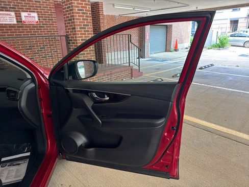 Used 2018 Nissan Rogue Sport SL AWD/4WD image 10
