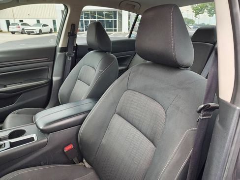 Used 2025 Nissan Altima 2.5 SV FWD image 13