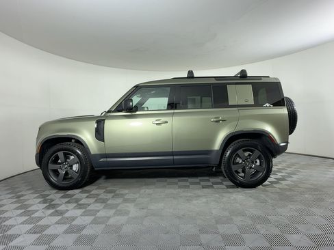 Used 2023 Land Rover Defender 110 SE image 2