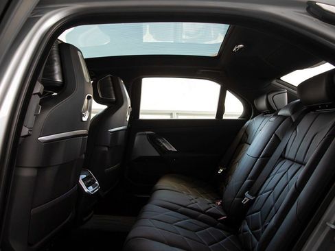 New 2025 BMW i7 xDrive60 image 22