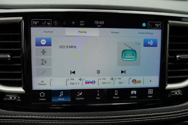 Certified 2024 Chrysler Pacifica Limited FWD image 31