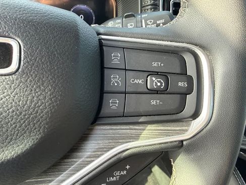 Used 2024 Jeep Wagoneer Series II w/ Flexible Seating Group AWD/4WD image 21