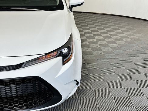 Used 2022 Toyota Corolla LE image 9