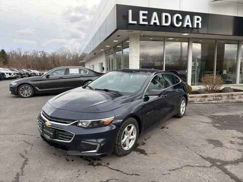 Used 2018 Chevrolet Malibu LS FWD image 1