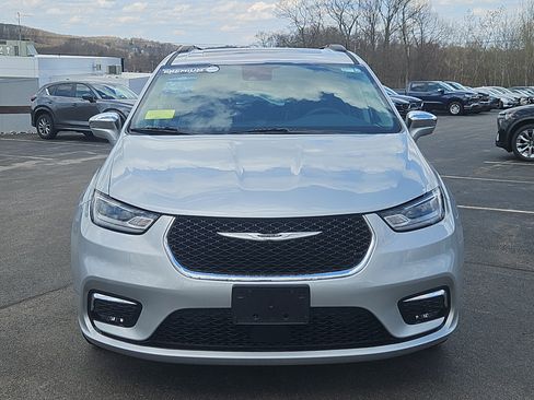 Used 2022 Chrysler Pacifica Limited AWD/4WD image 26