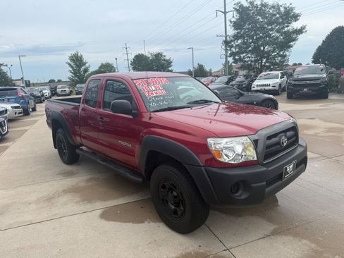 Used 2005 Toyota Tacoma 4x4 Access Cab w/ Convenience Pkg image 2