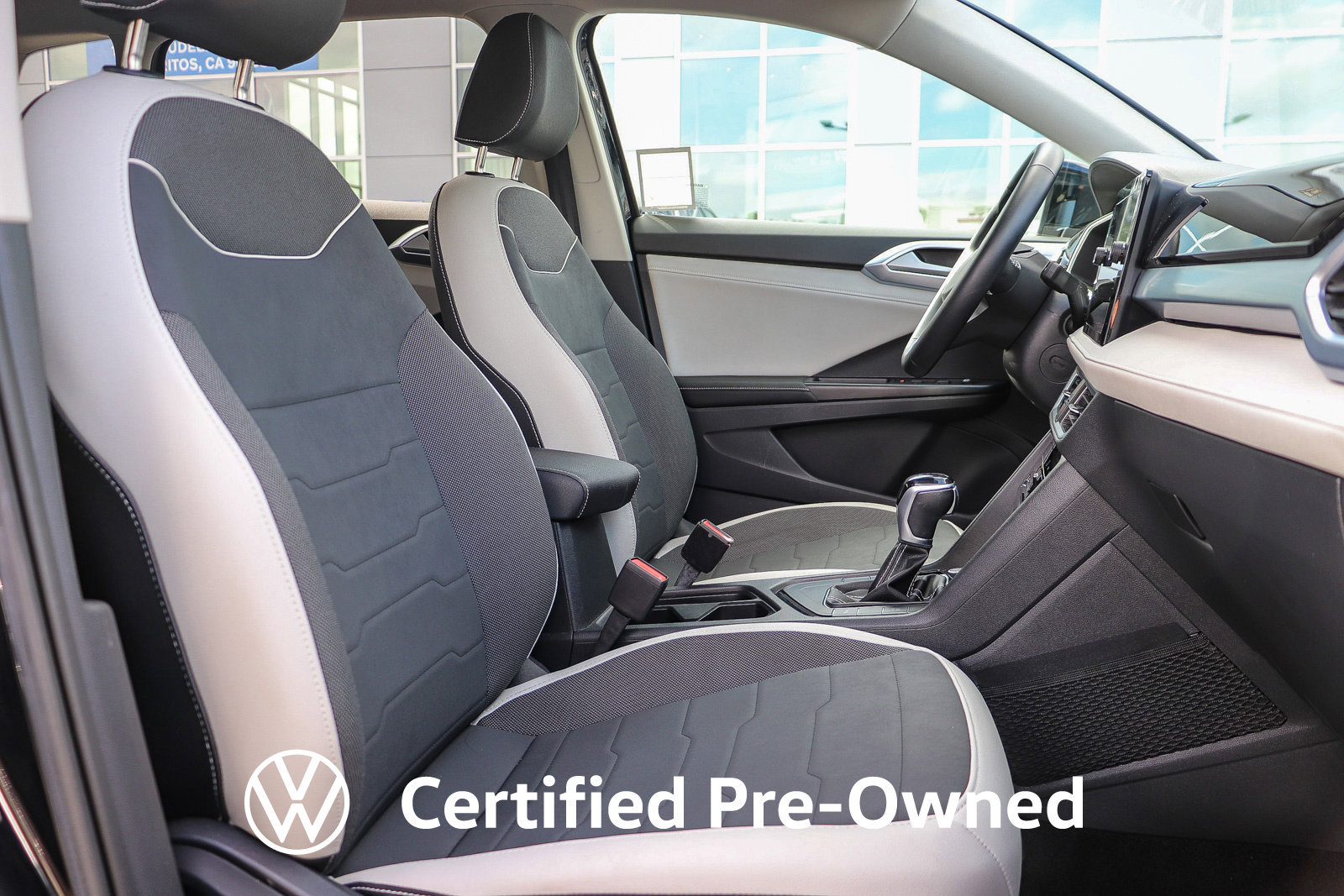 Used 2025 Volkswagen Taos SE FWD image 18