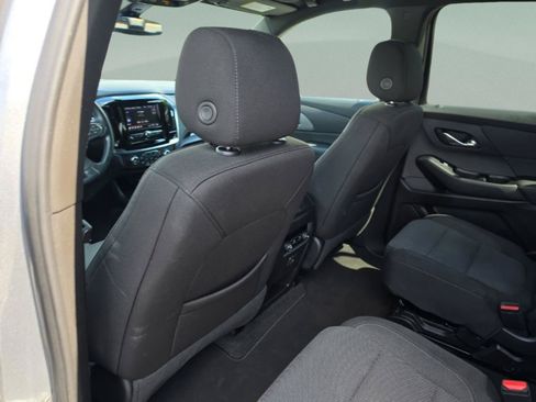 Used 2023 Chevrolet Traverse LT FWD image 23