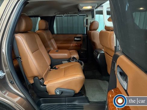 Used 2018 Toyota Sequoia Platinum w/ Carpet Mat Package image 16