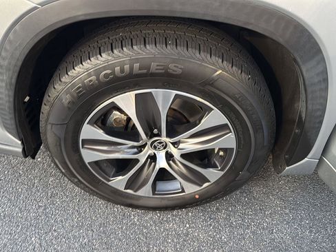 Used 2021 Toyota Highlander XLE image 33