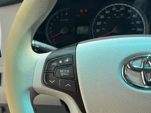 Used 2013 Toyota Sienna LE FWD image 25
