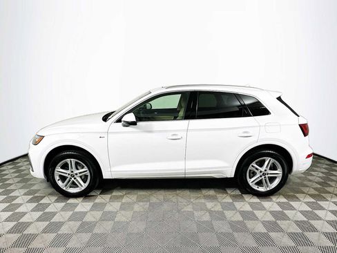 Used 2024 Audi Q5 e Premium w/ Convenience Package image 4