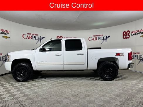 Used 2009 Chevrolet Silverado 1500 LT w/ Power Pack Plus AWD/4WD image 4