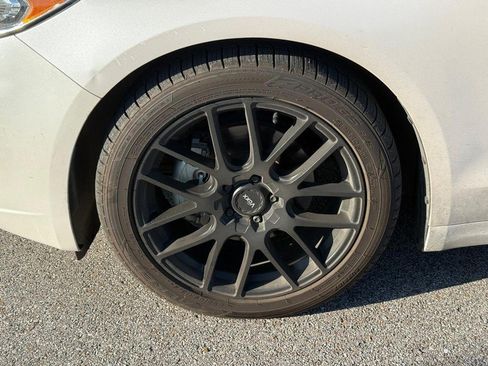 Used 2020 Ford Fusion SEL image 2