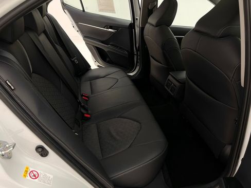 Used 2018 Toyota Camry XSE image 15