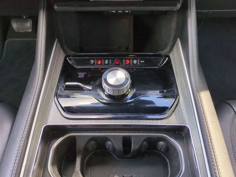 Used 2024 Jeep Wagoneer L Series II w/ Flexible Seating Group image 22