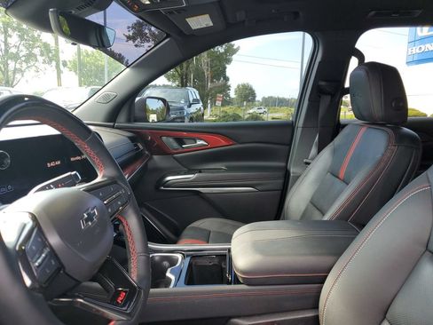 Used 2024 Chevrolet Traverse RS AWD/4WD image 19