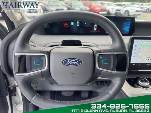 Used 2025 Ford Expedition Active image 18