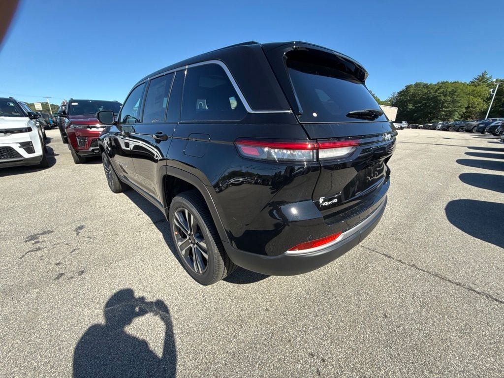 New 2027 Jeep Grand Cherokee Limited AWD/4WD image 3
