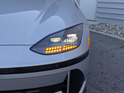 Used 2023 Hyundai Ioniq 6 SEL image 9