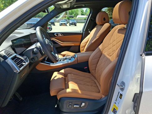 Used 2024 BMW X5 xDrive50e w/ M Sport Package AWD/4WD image 10