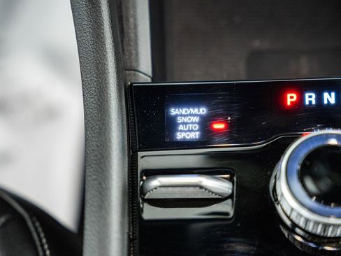 Used 2025 Jeep Grand Cherokee Limited w/ Luxury Tech Group II image 29