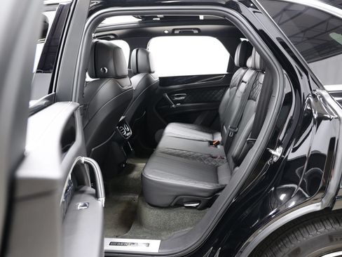 Used 2018 Bentley Bentayga AWD/4WD image 56
