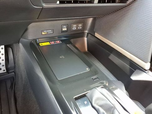 Used 2025 Toyota Camry SE FWD image 30