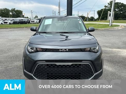 Used 2025 Kia Soul LX w/ LX Technology Package FWD image 2