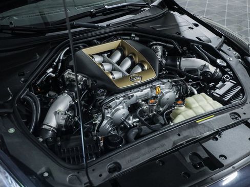 Used 2021 Nissan GT-R Premium image 39