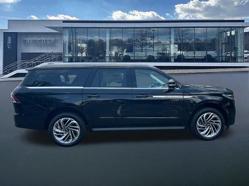 New 2026 Lincoln Navigator L Premier AWD/4WD image 9