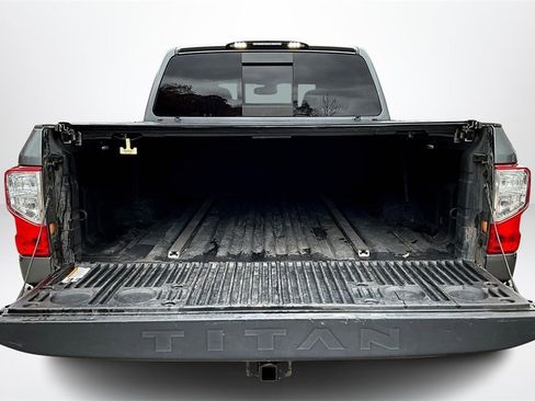 Used 2018 Nissan Titan PRO-4X image 7