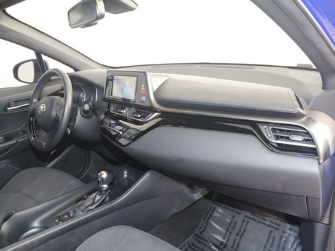 Used 2018 Toyota C-HR XLE FWD image 37