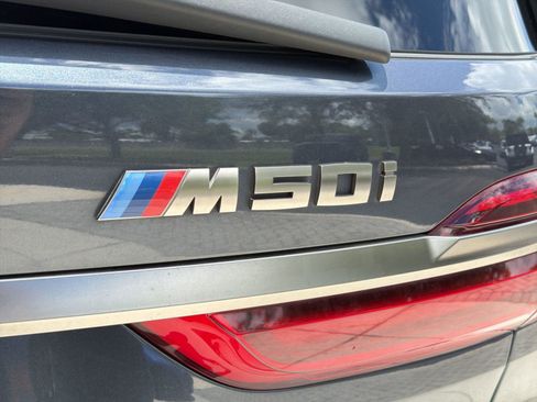 Used 2021 BMW X7 M50i w/ Dynamic Handling Package AWD/4WD image 21