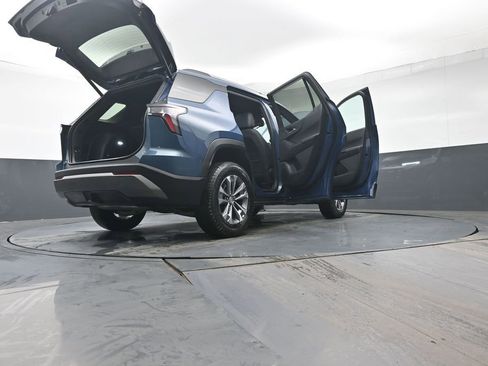 Used 2025 Chevrolet Equinox LT w/ Convenience Package II image 45